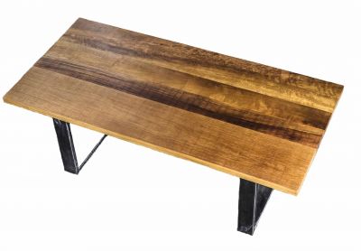 Classic Esstisch Trebord mit Holzplatte und schwarzen Metallbeinen, Ansicht von oben. Moderner Küchentisch.